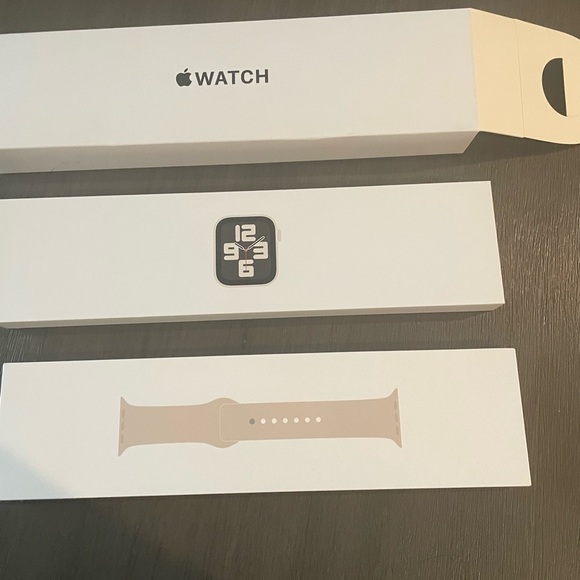 Apple Watch SE 2022, starlight colored band. Brand new/ sealed - Picture 5 of 5